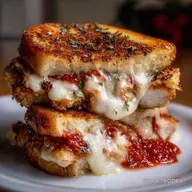 Chicken Parmesan Grilled Cheese: Ultimate Crispy Sandwich