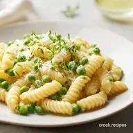 Pasta with Peas: Creamy, Quick Spring Delight (25 Mins)