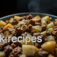 Hearty Ground Beef & Potatoes Skillet: Cheesy Comfort!