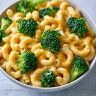 Slow Cooker Broccoli Cheddar Mac: Creamy
